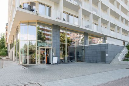 Entrance Woluwe-St-Lambert Av. George Henri Woluwe