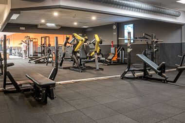 Free weight zone 2 Evere Ch. de Louvain Evere